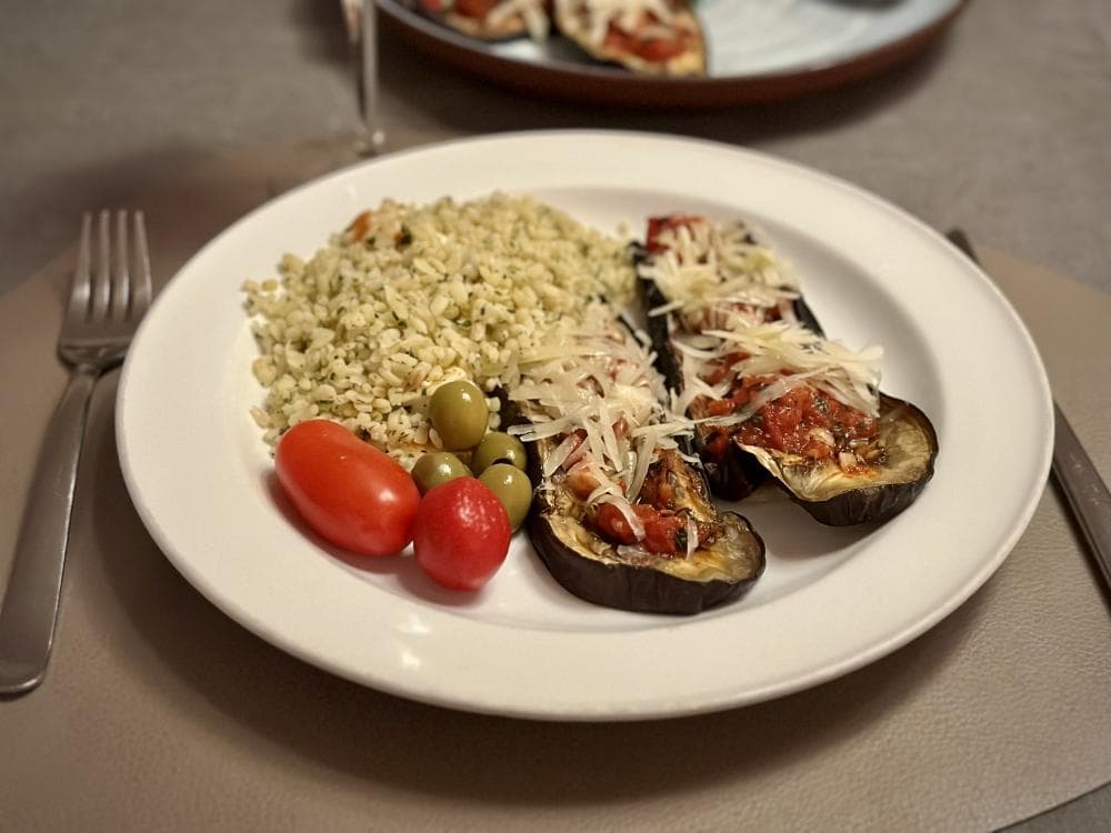 Ugnsrostad aubergine med tomatsalsa o bulgur