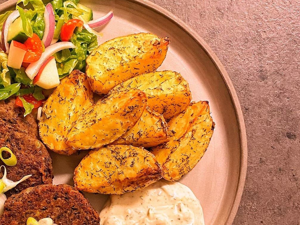 Ugnsrostad klyftpotatis med dill