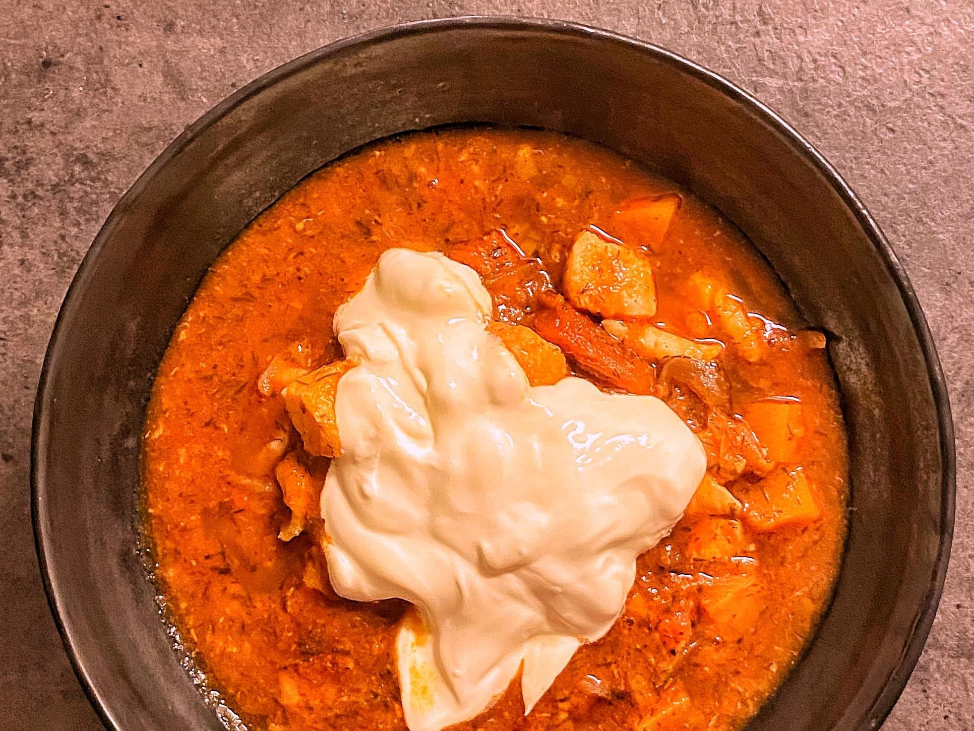 Magisk fisk- & tomatsoppa med lax, spätta o sötpot