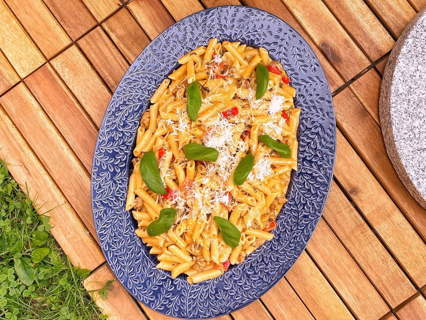 Penne rigate med salsicca, ädelost & parmesan