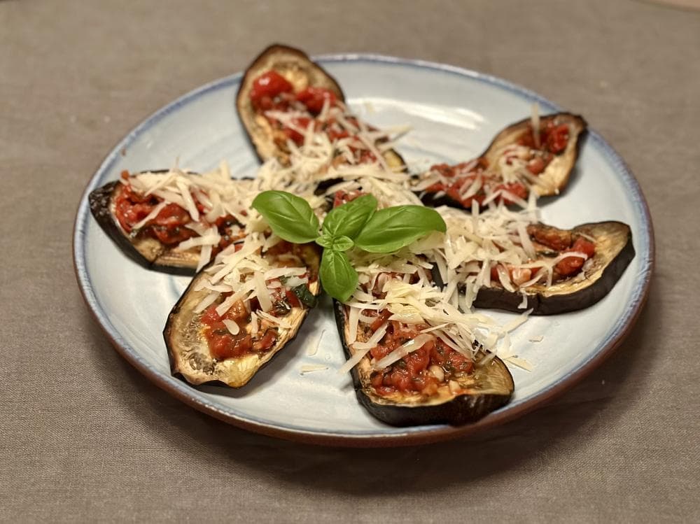 Ugnsrostad aubergine med tomatsalsa