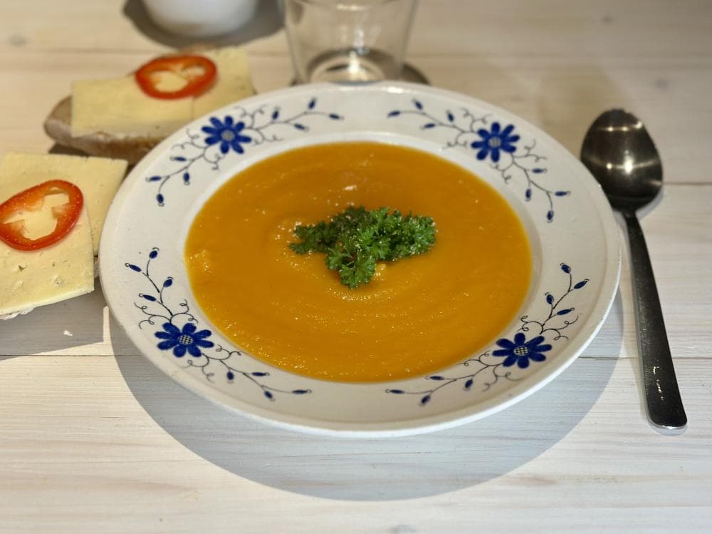 Soppa med sötpotatis, morot och ingefära