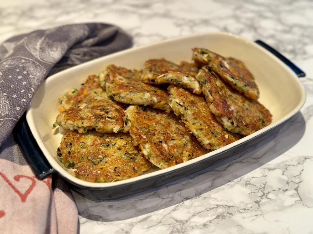 Zucchinhi-biffar med halloumi och morot